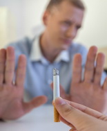 Smettere di fumare migliora la sopravvivenza, anche dopo la diagnosi di tumore ai polmoni